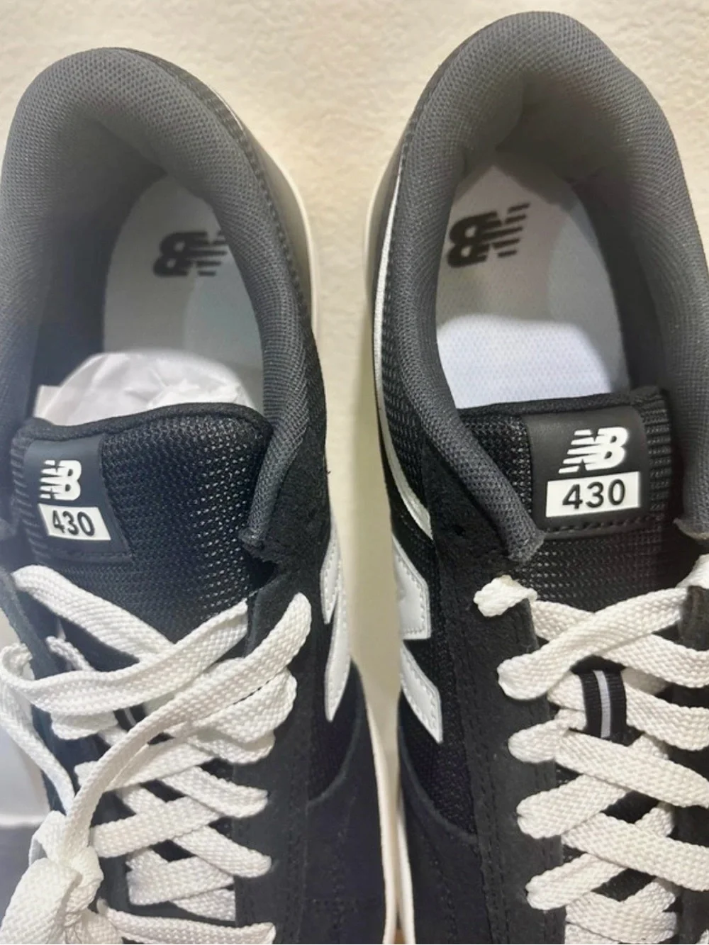 New Balance Men's Black and White Casual Sneakers